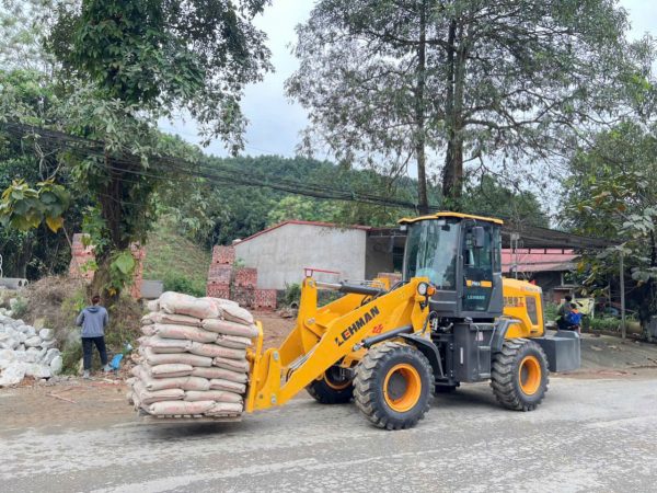 MÁY XÚC LẬT ZL936 CÀNG NÂNG