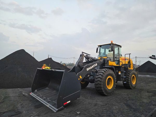 MÁY XÚC LẬT SHANTUI L58K-B5
